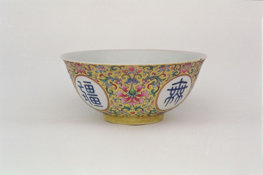 图片[1]-Yellow ground pastel colored lotus flower bowl-China Archive